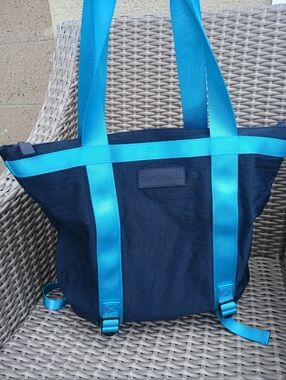 Danskin Convertible Sholder /backpack with Bright Turquoise Straps